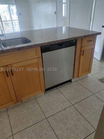 5495 NW 10th Ct 304, Plantation, FL 33313