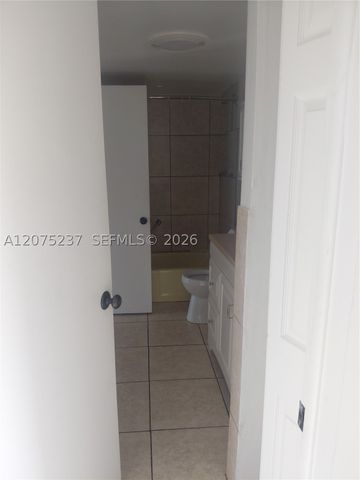 5495 NW 10th Ct 304, Plantation, FL 33313