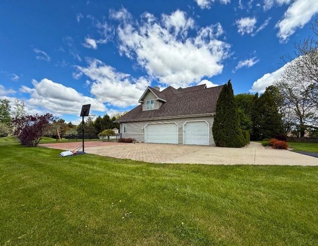 W8710 Birdie Lane, Beaver Dam, WI 53916
