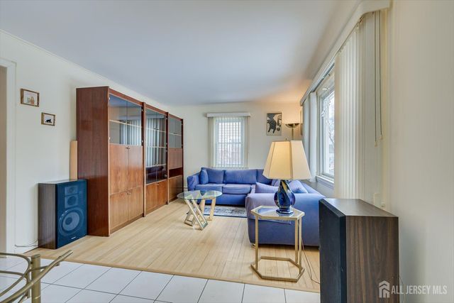 32 Sheridan Avenue, Metuchen, NJ 08840