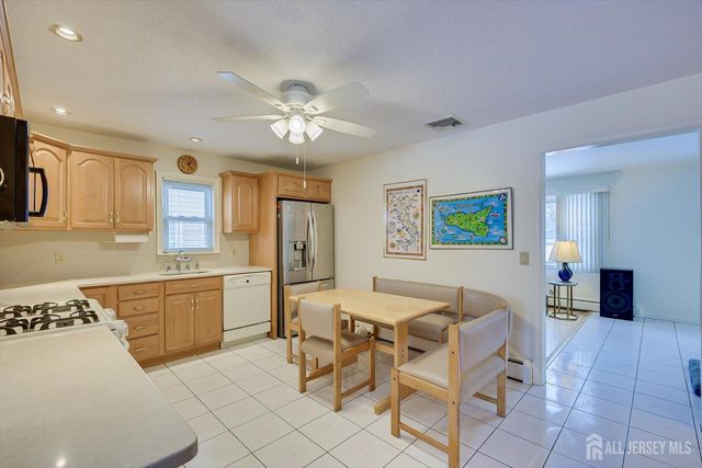 32 Sheridan Avenue, Metuchen, NJ 08840