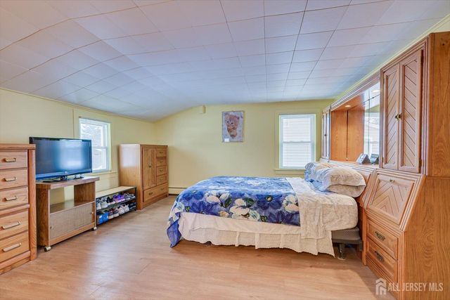 32 Sheridan Avenue, Metuchen, NJ 08840