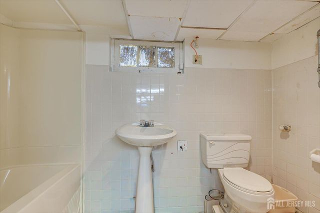 32 Sheridan Avenue, Metuchen, NJ 08840