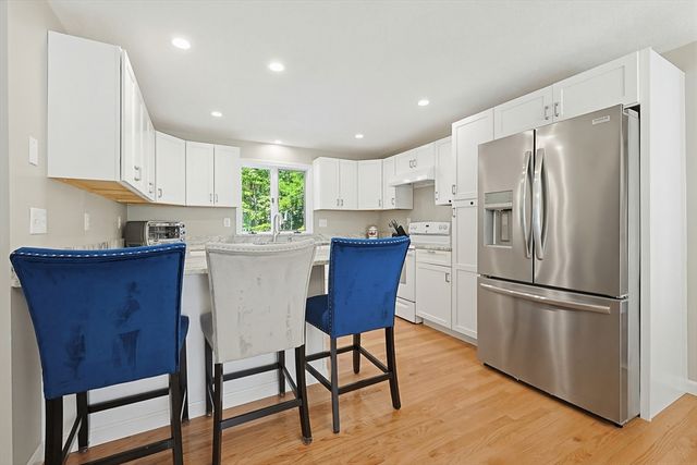 170 Rocky Hill Rd, Rehoboth, MA 02769