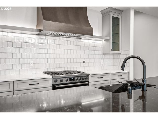 760 N V St, Washougal, WA 98671