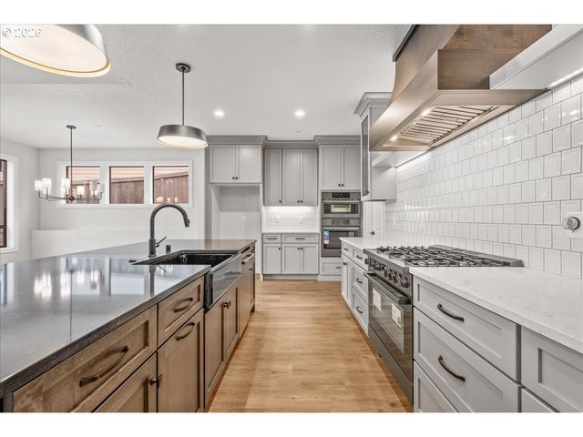 760 N V St, Washougal, WA 98671