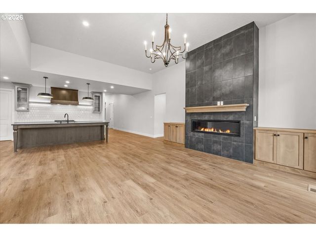 760 N V St, Washougal, WA 98671