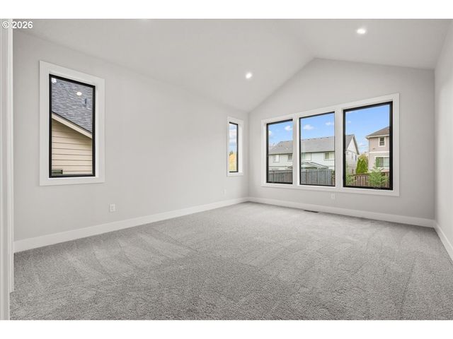 760 N V St, Washougal, WA 98671