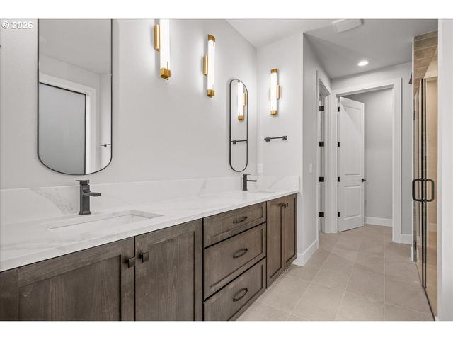 760 N V St, Washougal, WA 98671