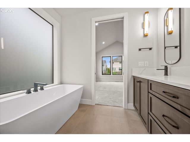 760 N V St, Washougal, WA 98671