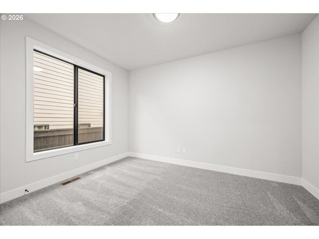 760 N V St, Washougal, WA 98671