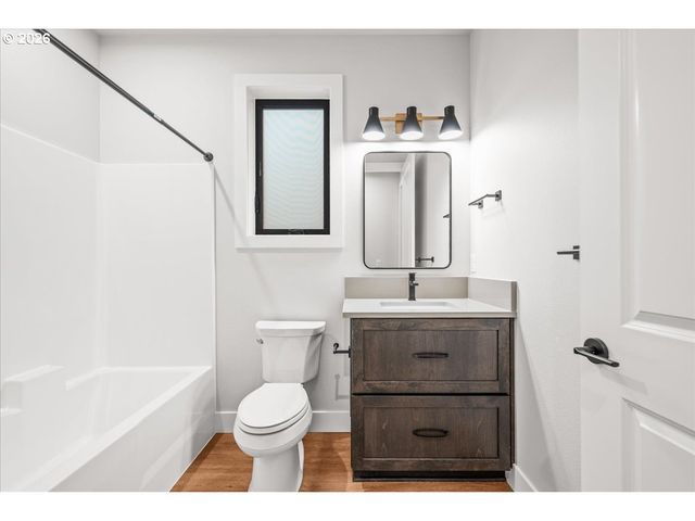 760 N V St, Washougal, WA 98671