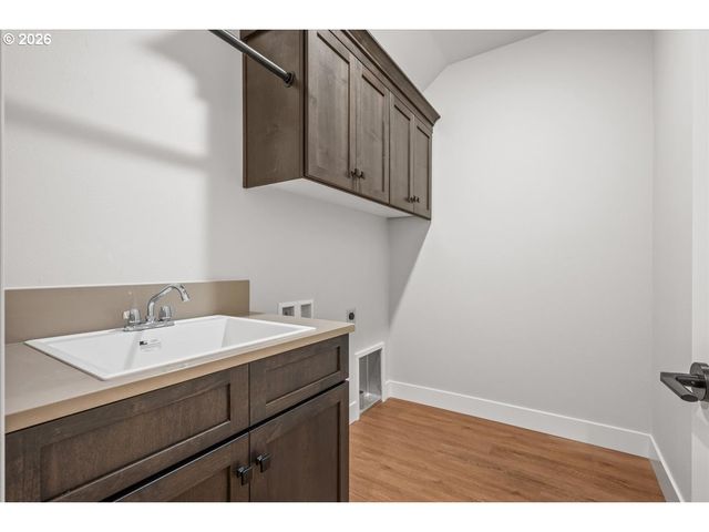 760 N V St, Washougal, WA 98671