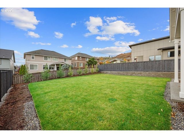 760 N V St, Washougal, WA 98671