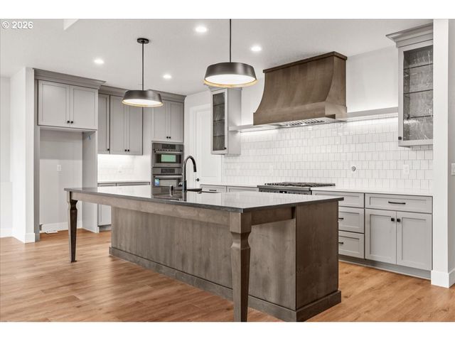 760 N V St, Washougal, WA 98671