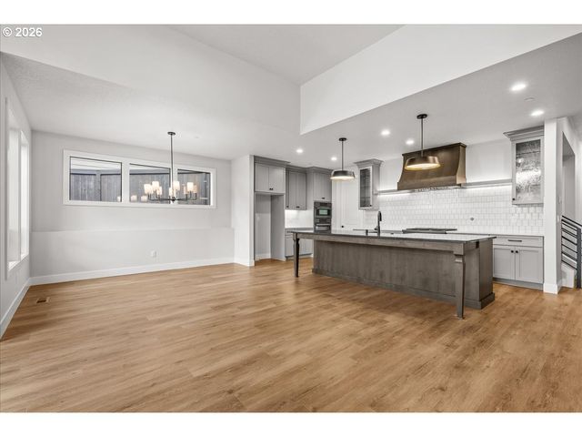 760 N V St, Washougal, WA 98671