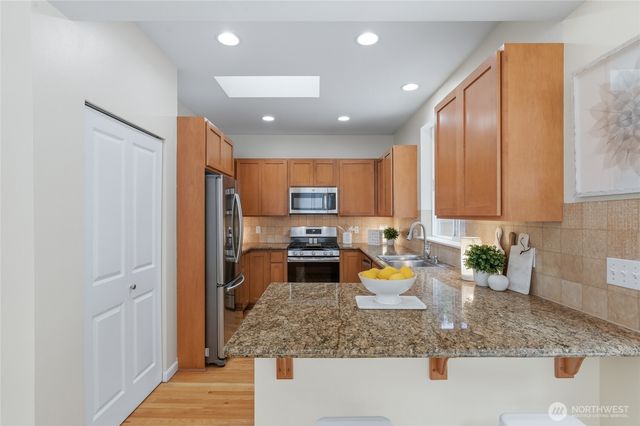 8738 233rd Place NE, Redmond, WA 98053