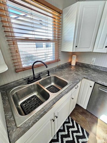 2418 Hazelwood Avenue, Fort Wayne, IN 46805