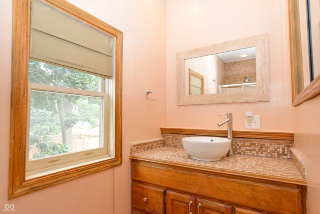 2745 N College Avenue, Indianapolis, IN 46205