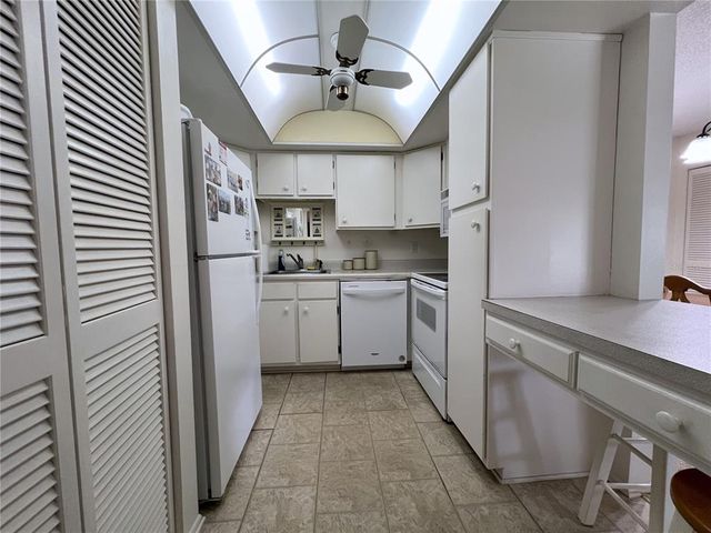 560 MIDWAY DRIVE Bld E Unit 560B, Ocala, FL 34472