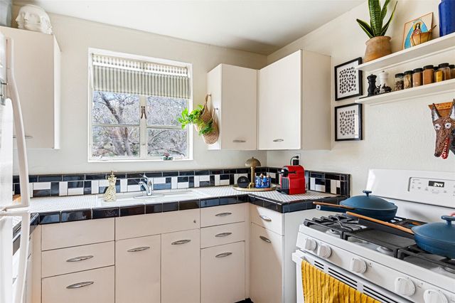 1304 Kirkwood RD B, Austin, TX 78722