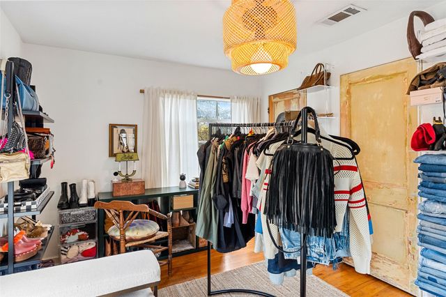 1304 Kirkwood RD B, Austin, TX 78722