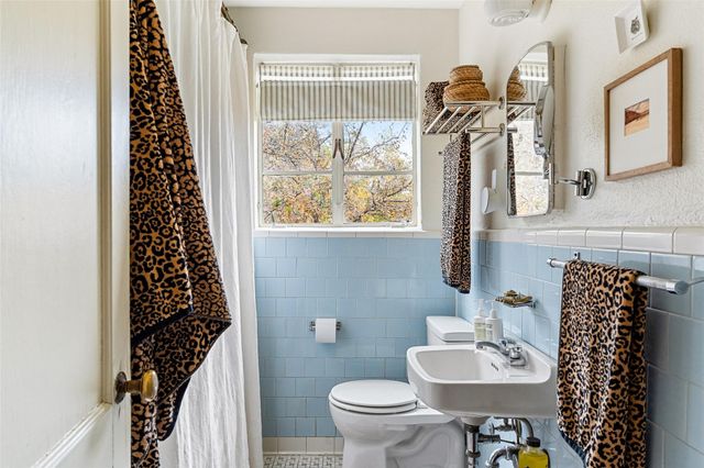 1304 Kirkwood RD B, Austin, TX 78722