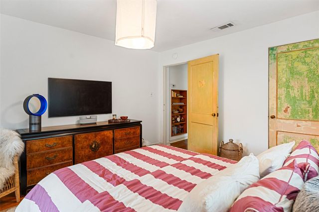 1304 Kirkwood RD B, Austin, TX 78722