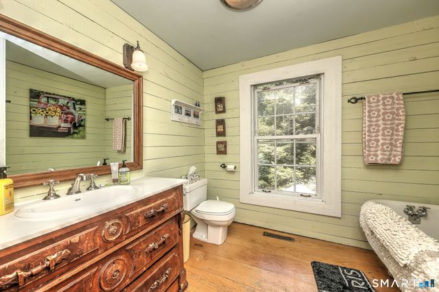 25 Center Road, Woodbridge, CT 06525
