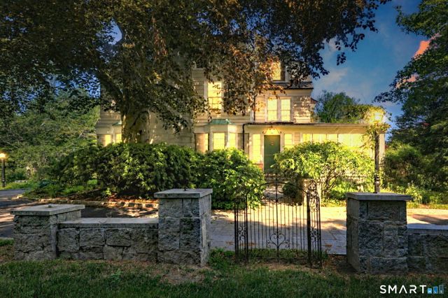 25 Center Road, Woodbridge, CT 06525