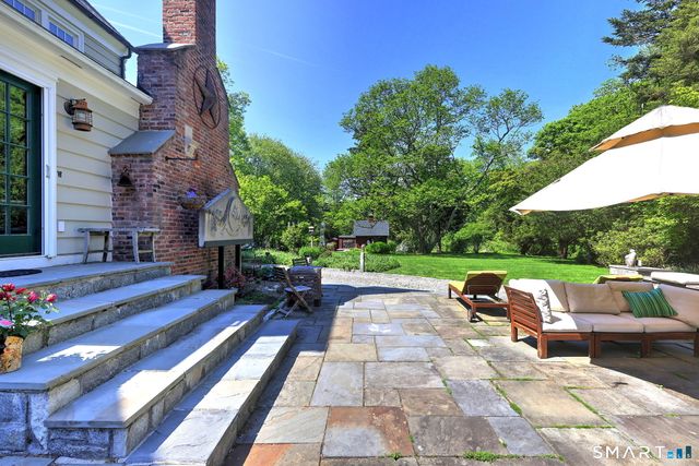 25 Center Road, Woodbridge, CT 06525