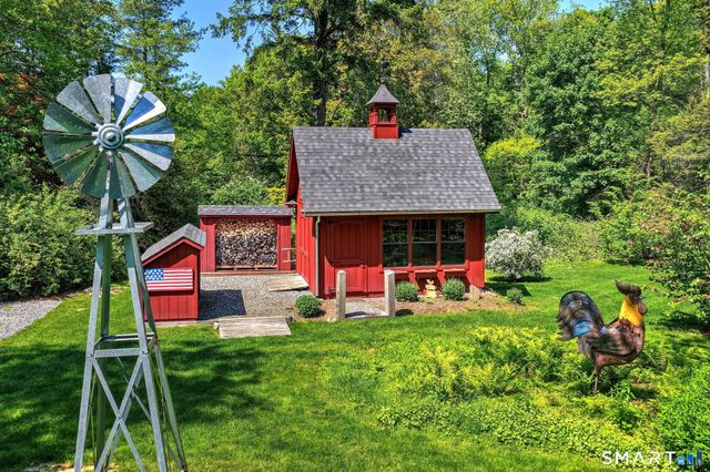25 Center Road, Woodbridge, CT 06525