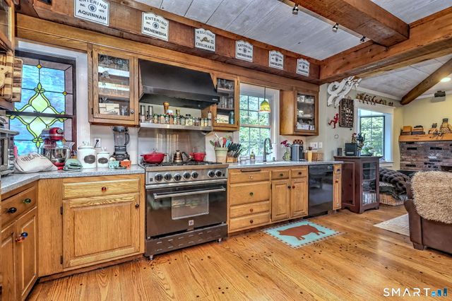 25 Center Road, Woodbridge, CT 06525