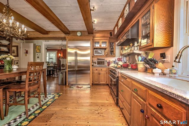 25 Center Road, Woodbridge, CT 06525