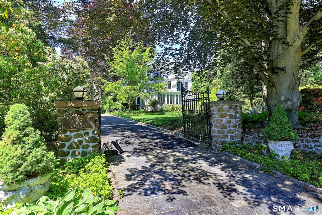 25 Center Road, Woodbridge, CT 06525