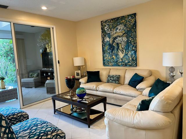 6787 Via Regina, Boca Raton, FL 33433