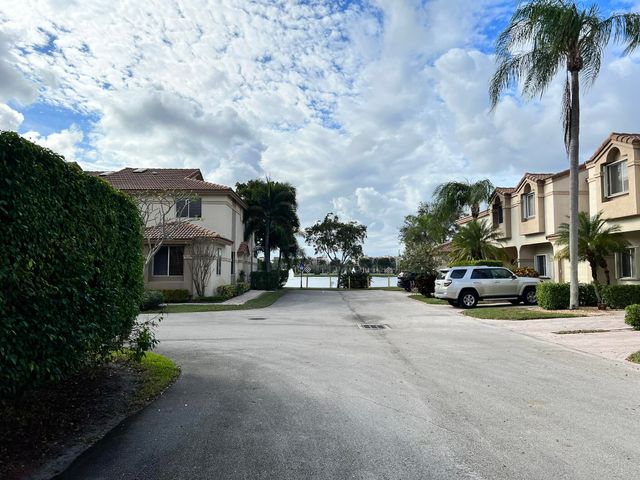 6787 Via Regina, Boca Raton, FL 33433