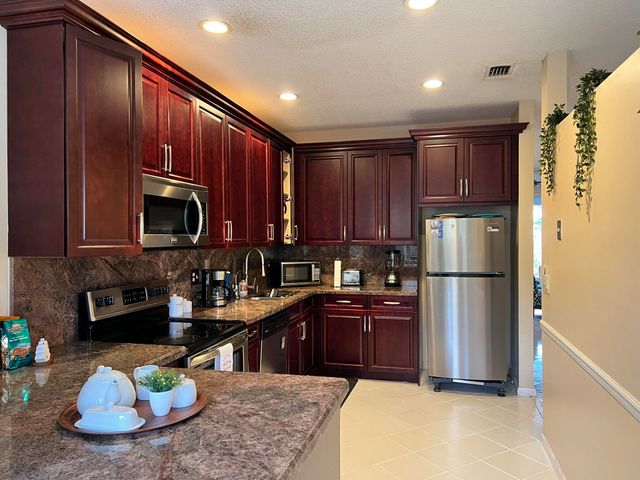 6787 Via Regina, Boca Raton, FL 33433