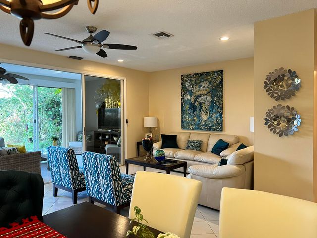 6787 Via Regina, Boca Raton, FL 33433