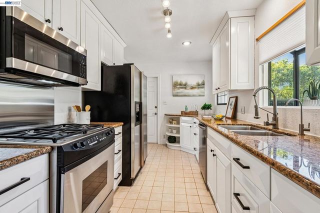 2586 Buena Vista Ave, Walnut Creek, CA 94597