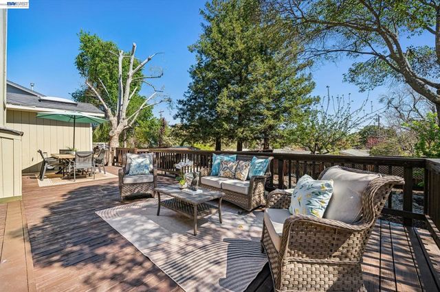 2586 Buena Vista Ave, Walnut Creek, CA 94597