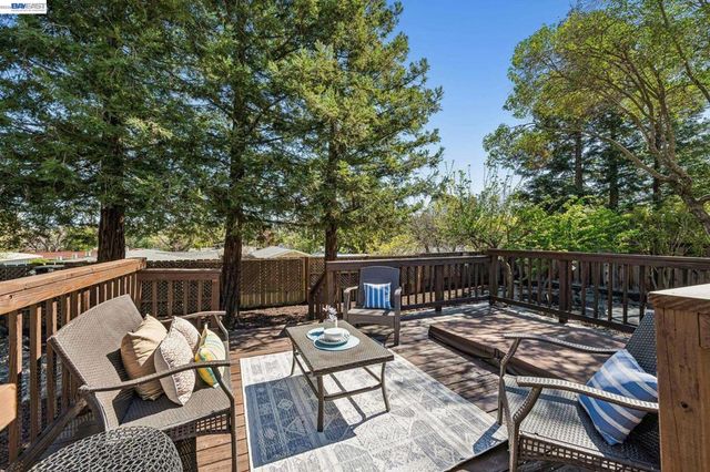 2586 Buena Vista Ave, Walnut Creek, CA 94597