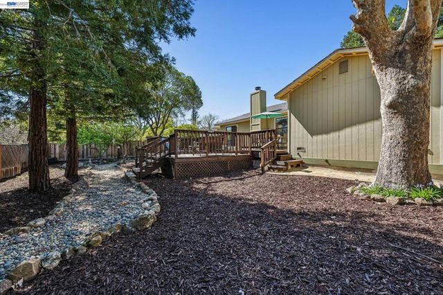 2586 Buena Vista Ave, Walnut Creek, CA 94597