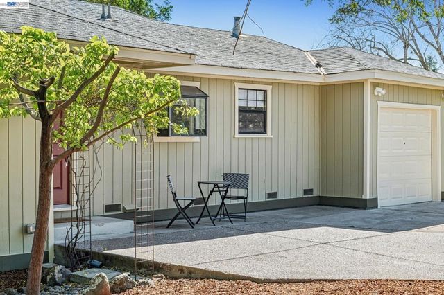 2586 Buena Vista Ave, Walnut Creek, CA 94597