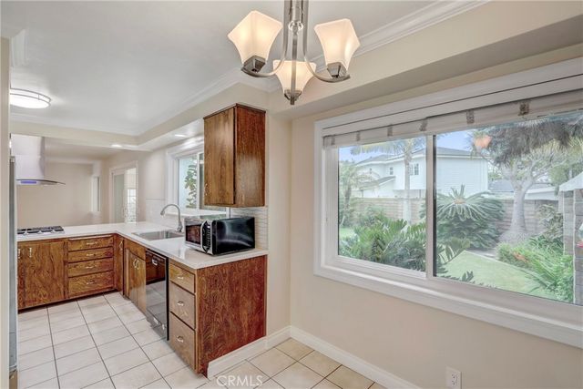 2142 Orange Avenue, Costa Mesa, CA 92627