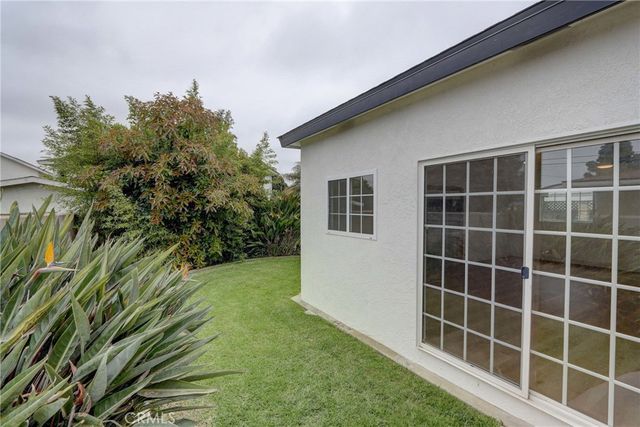 2142 Orange Avenue, Costa Mesa, CA 92627