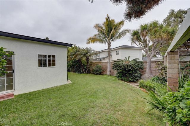 2142 Orange Avenue, Costa Mesa, CA 92627