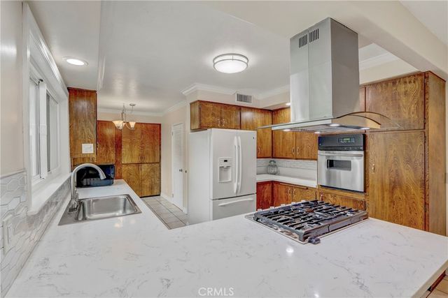 2142 Orange Avenue, Costa Mesa, CA 92627