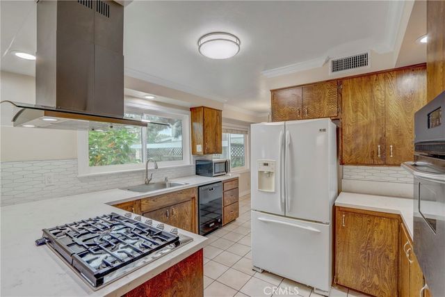 2142 Orange Avenue, Costa Mesa, CA 92627