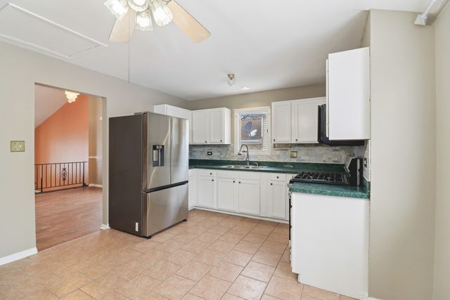 16627 Carse Avenue, Harvey, IL 60426